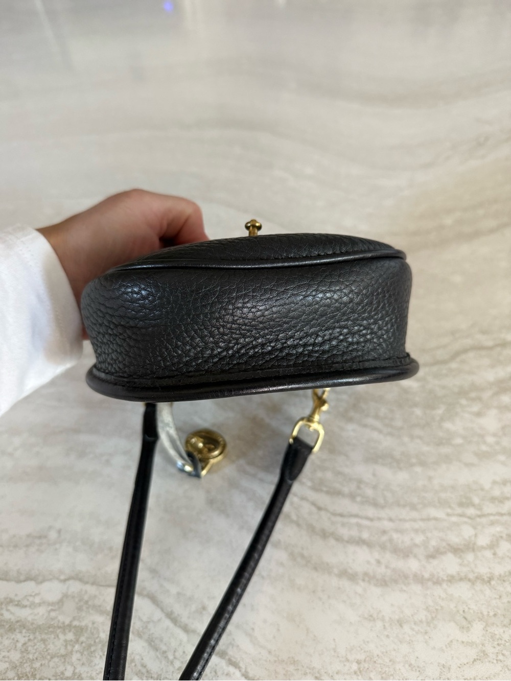 💕 Dooney Bourke black leather calvary crossbody vintage! - Picture 4 of 4